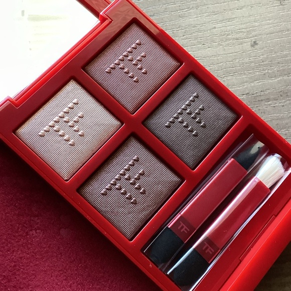 New Tom Ford Eyeshadow Quad in Body Heat - Picture 3 of 9